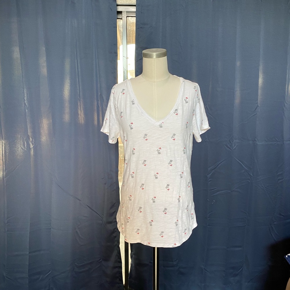 Old Navy V- neck Graphic Tee.